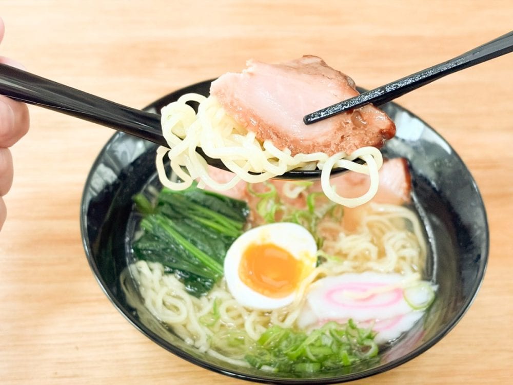 いくらチャーシューを食べても、一向にチャーシューがなくなる気配がない。これぞ家メシの極意です!
