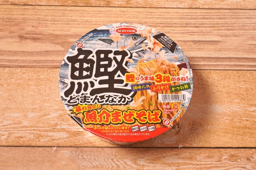 「エースコック 鰹どまんなか 暴れ旨だし魚介まぜそば」
