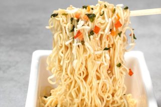「このカップ焼きそば、マジで激うま」蒸し暑い日に食べたい“極上の塩味カップ麺”ベスト3杯【1位は塩ソースの旨味が倍増するペヤング】