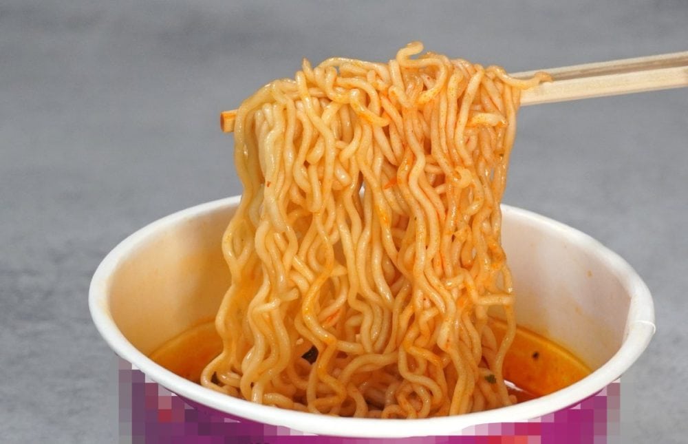 「このカップ麺、ガチで激うまだった」リピ買い必至の“ウマ辛カップ麺”ベスト3杯【1位はミシュラン一つ星店主監修の最強激辛麺】