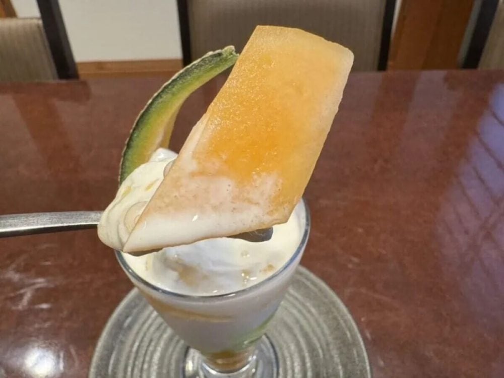 第3位　【ファミレスご褒美パフェ】高さ30cmの巨大級も!?「ジョナサン、夢庵、びくドン」初夏の絶品スイーツをガチ実食！グルメライターが食べ比べてみたらどれも大正解だった