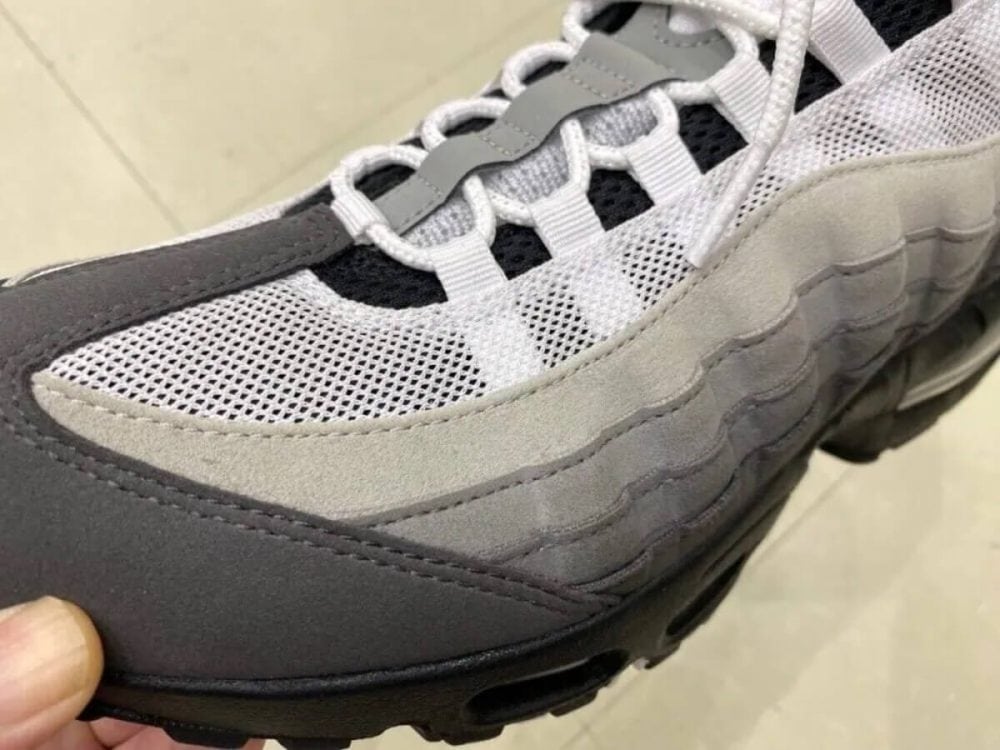 第2位　【スニーカー史に残る傑作】大容量エア搭載で蘇る！ ナイキ「AIR MAX 95 