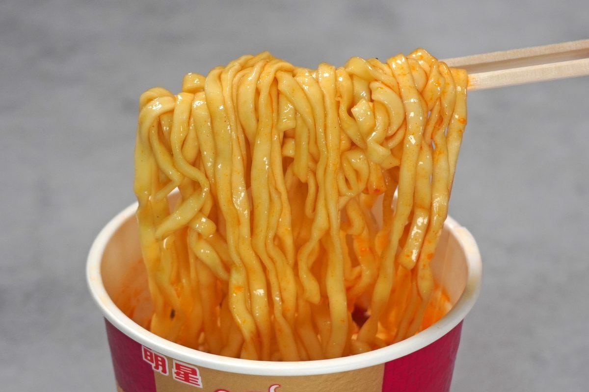 明星食品「明星 Asian Hot 韓国チャンポン」ノンフライ麺でつるつると口に入ります