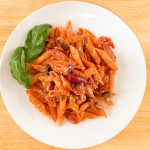 【業スー】が輸入する「REGGIA」のペンネは、Penne zite rigate（ペンネ ジテ リガーテ）といって表面に細かい溝があるタイプなので、より多くのソースが絡みやすいパスタ
