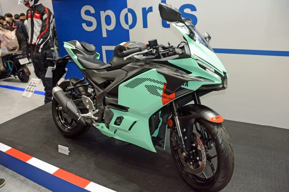 他にない唯一無二の色使いが魅力のライトなロードスポーツモデル「R25&R3」