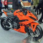 ミドルクラスのフルカウルスポーツモデルとして人気の「GSX-8R」に追加された鮮烈なオレンジカラー。