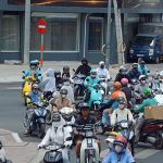道路状況は、どこも混雑している。バイクの割合は肌感覚で全体の7割ほど。