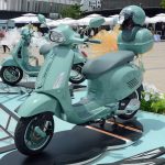 こだわりのカラーリング、ヴェルデ80thを全身に纏った「VESPA GTS 80TH」と「VESPA Sprint 180 80TH」