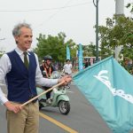 パレードのスターターを務めたのは、ピアッジ・ベトナム社のＣＥＯのジャンルカ・フュウメ氏