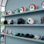 ベスパのアパレルやアイテムなどが並ぶディーラーブースも展開