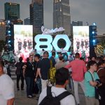 イベントは夜まで続き、締めにライブパフォーマンスが行われた