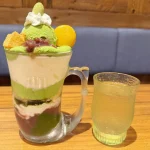 第1位　「びっくりドンキーのごつ盛りスイーツ」デカすぎて笑っちゃう“期間限定のジョッキパフェ(抹茶)”を食べてみたら…夢と欲望が詰まっていた