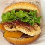 根菜や夏野菜を贅沢に味わえる和風バーガー