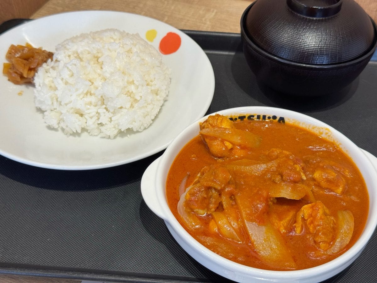 ごろチキとはひと味違う!?異国感溢れるトマトカレー