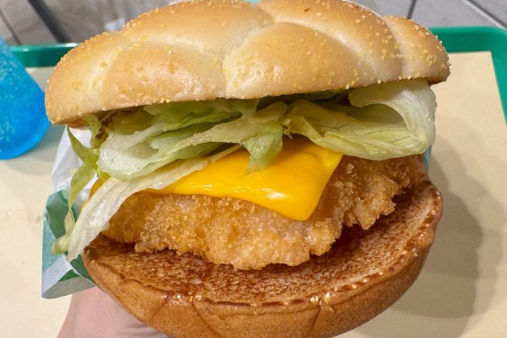 【マック新作を最速実食】初夏の暑さにガツンとくる!W杯限定「ワールドマック」全3種のバーガーを食べ比べ