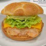 ぷりぷりえびカツ×アボカドの黄金ペア「アボカドマヨチーズシュリンプ」