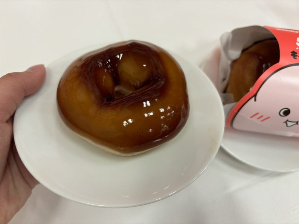たっぷりコーティングされたこのフィリングによって、つるりとした舌触りの良さを強く感じた