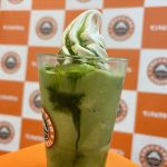 グラスには、店内で製造しているサンマルクカフェオリジナルの濃厚な宇治抹茶ソースを、たっぷりと回しかけられている