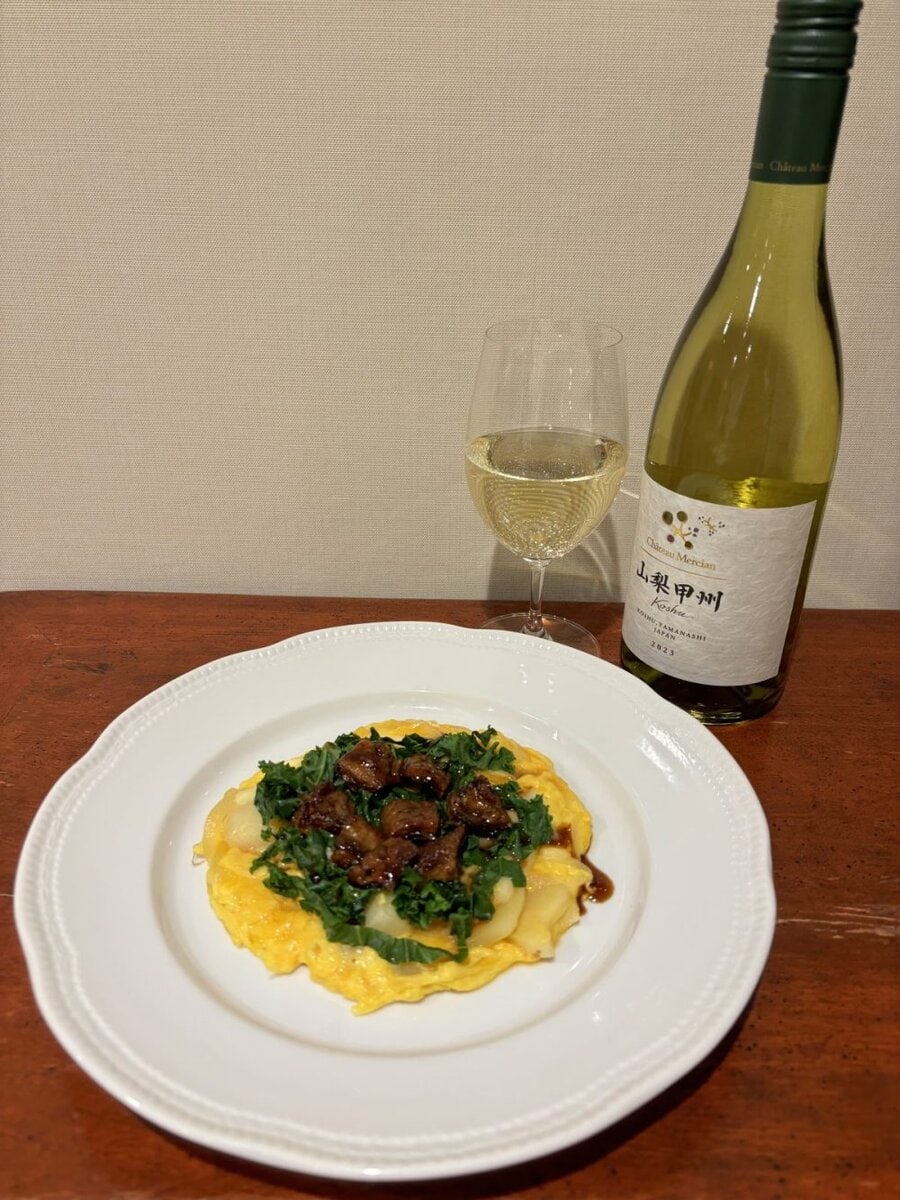 うなぎとケールのオープンオムレツ×山梨甲州
