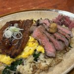 ドドンとのったトッピングは、鹿児島県産うなぎ半尾＆米国産アンガスステーキ！