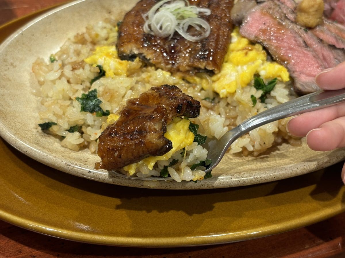 たまごも盛り付けられており、彩りに華を添えている
