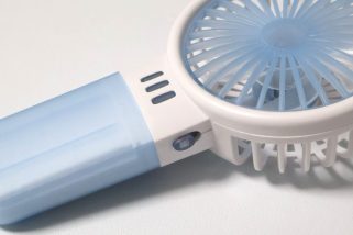 【ダイソー徹底検証】「ハンディファンは高い方が良い」はホント？ 300円・700円・1,000円商品を比較して見えた違いと“選び方”