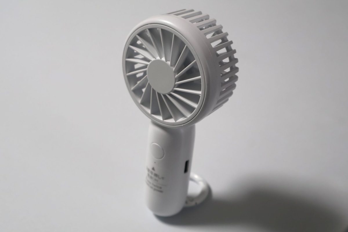 ダイソーの700円ハンディファン