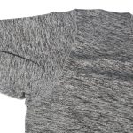 発汗量の多い部分をメッシュ素材にすることで汗をかいても体に張りつかない