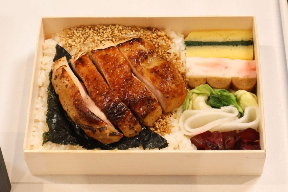 [細川出飯社] トルツメ弁当 鶏の醤油麹焼き