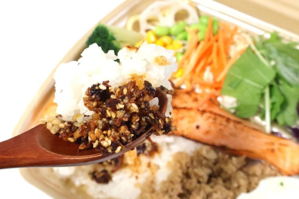 ザクザク食感が魅力の「食べる自家製のゴマ醤油」
