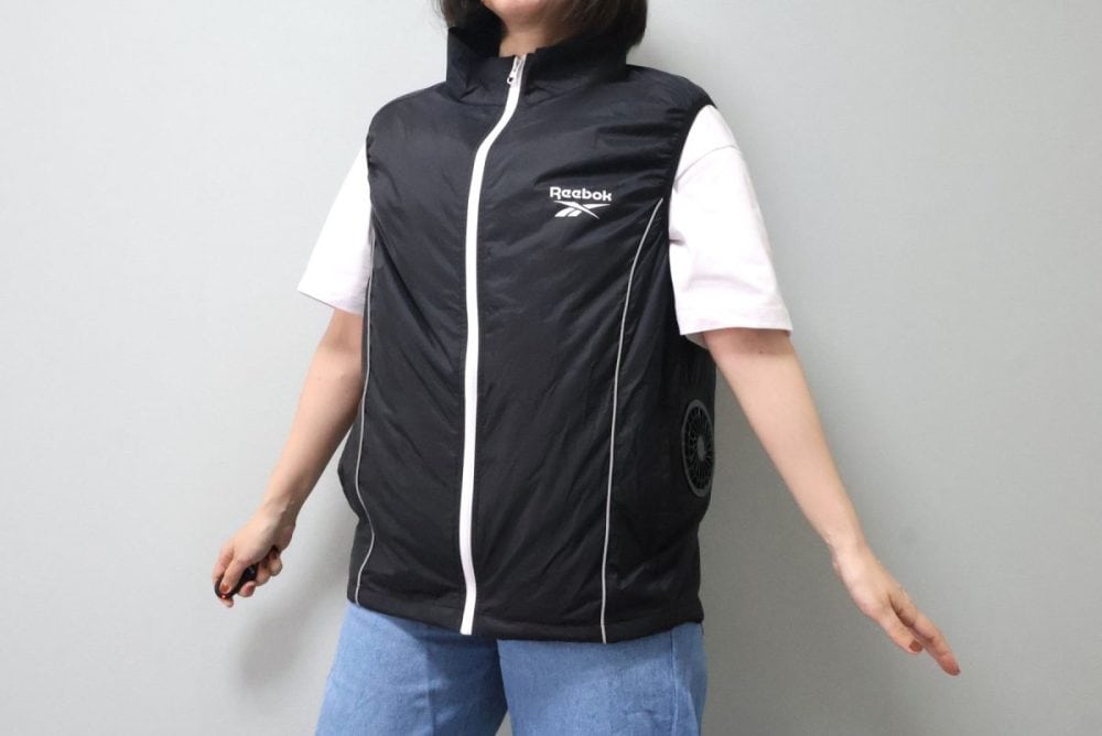 両脇腹部分から首元に向かって風が通り抜けていくので、かなり涼しい