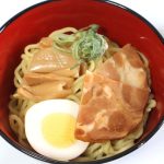 具材を乗せて