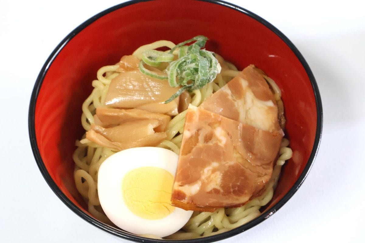 具材を乗せて