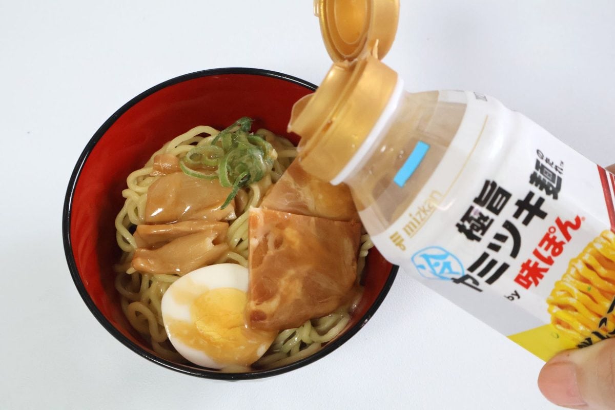 「ヤミツキ麺のたれ」をかけるだけで完成