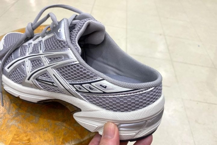 【即完注意の新作アシックス】ラクなのにオシャレに決まる。今の気分に刺さる1万円台「GEL-1130MULE」をエディターが試し履き