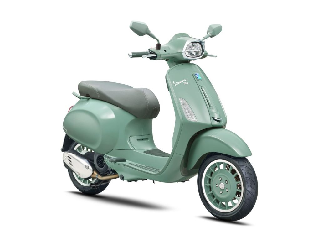 「VESPA Sprint 180 80TH」のフロントビュー