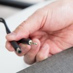 サブウーファー「SW-W1」は、Bluetoothなどのワイヤレス接続ではなく、あえて有線化を選択。ジャックをつなげば鳴る