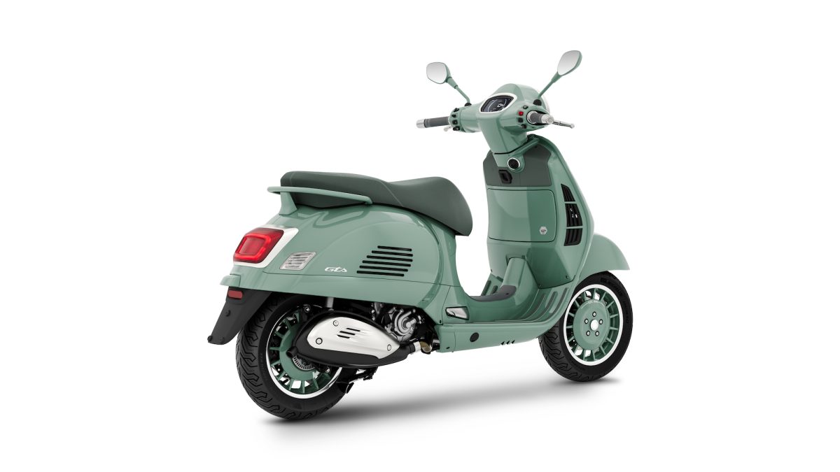 「VESPA GTS 80TH」のリヤビュー