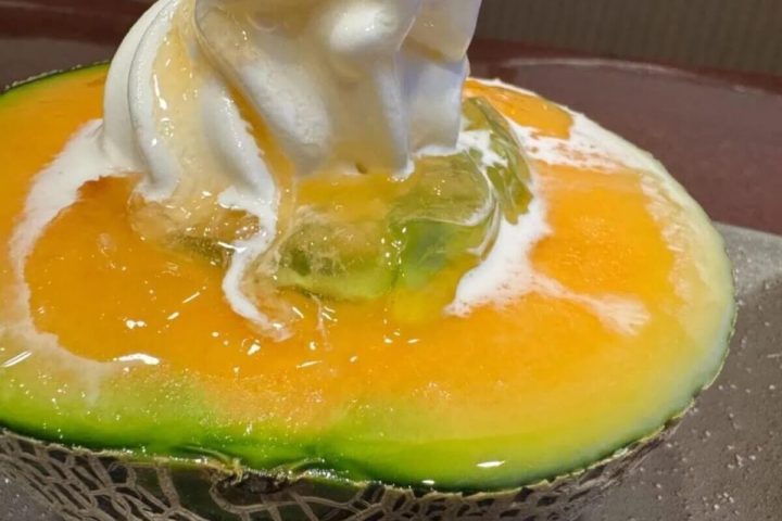 “メロン半玉の暴力”夢庵で昨年20万食超えの大ヒットサンデー、猛暑35度で溶けない最強手土産チョコ…ほか【スイーツの人気記事ランキングベスト3】(2026年5月版)