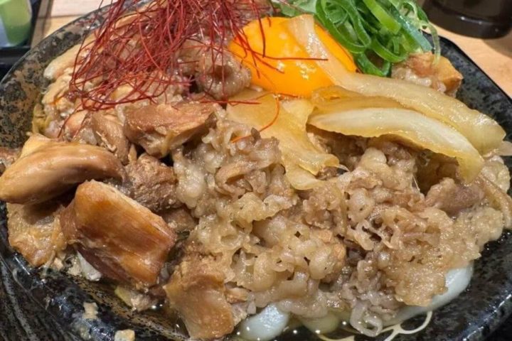 はなまるうどん史上最強「2,000kcal超え」ギルティうどん、てんや“1000円ちょい”で贅沢天丼…ほか【外食グルメの人気記事ランキングベスト3】(2026年5月版)
