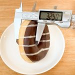 自然解凍するだけでいつでも手軽に食べることができ、しっとりとした食感の生地が特徴的なドーナッツです