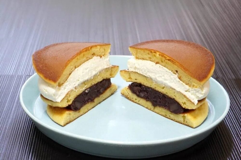 第1位　【セブンがお得すぎ】50%増量の「生どら焼」がヤバい！ホイップ2.4倍・粒あん1.5倍で幸福感高すぎ…アゴが疲れる極厚スイーツをグルメライターがガチ実食