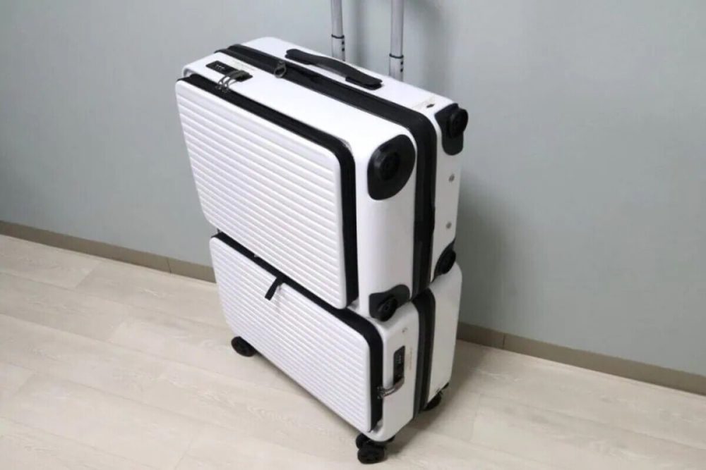 第1位 【ドンキの神発想】機内持ち込みNG⇒「2つに割ればいいじゃん!」磁石で合体!?“革命的スーツケース”が便利すぎてヤバかった!徹底レビュー