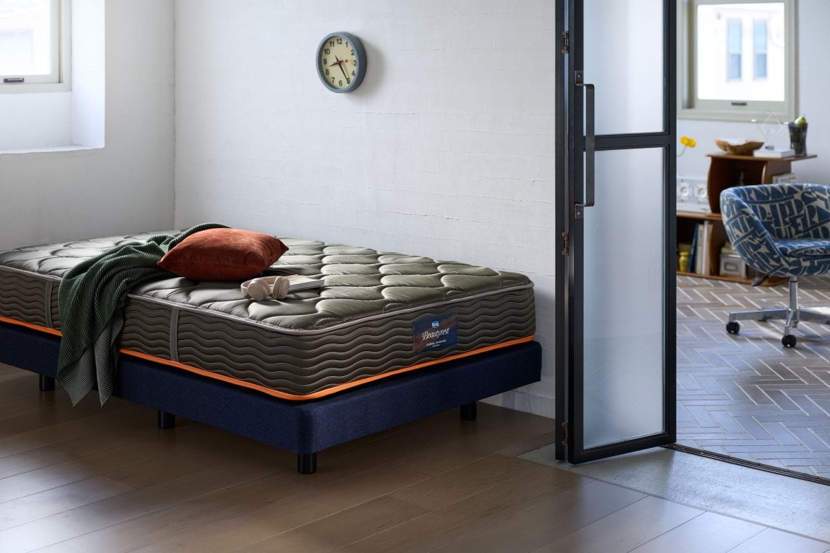 【服を選ぶようにベッドを選ぶ】シモンズがジャーナルスタンダードと初コラボ！　新作ベッドのテーマは“Bedding as Fashion”