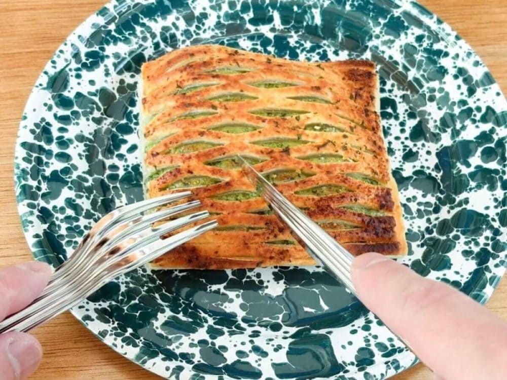 第1位　【業務スーパーで発見】フランス直輸入「惣菜パイ」が激ウマだった！焼くだけで超本格的なサクサク冷凍パイ3種を味くらべ、グルメライターが徹底レビュー