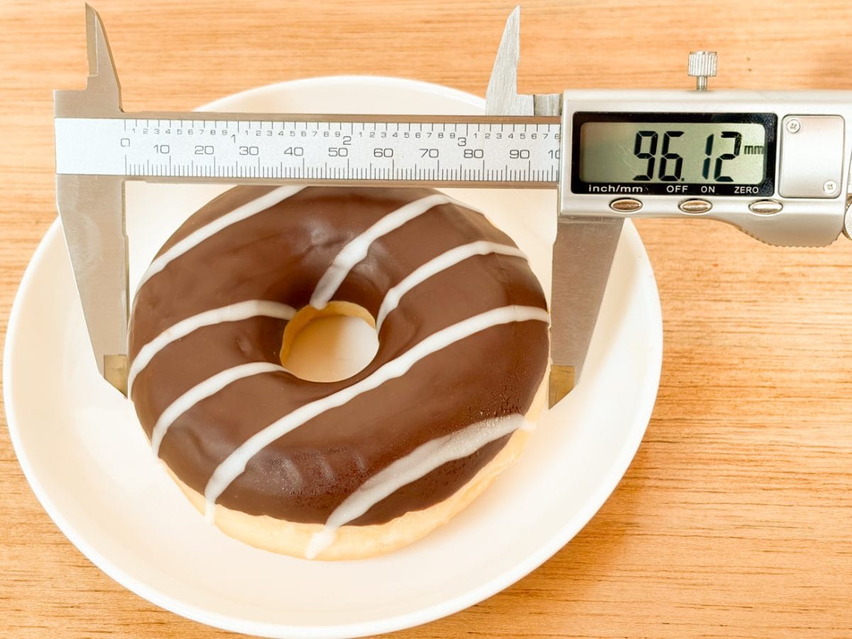 ココア風味のコーティングがいい仕事をしていて、イヤな油っぽさもありません