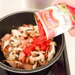 味が絡みやすいペンネ ジテ リガーテはトマトソースや煮込み系に合うと言われているので、キノコのトマトソースパスタに仕上げます
