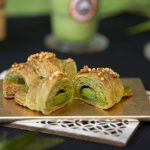 中身には、祇園辻利の宇治抹茶を使用した濃厚な宇治抹茶チョコレート、そして宇治抹茶クリームがたっぷりと