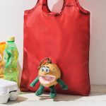 InRed7月号特別付録 ゼスプリ ルビーレッドキウイモチーフの「キウイブラザーズ レッドのぬいぐるみエコバッグ」
