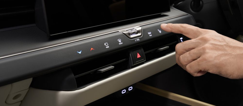 「レスポンシブヒドゥンスイッチ」は物理スイッチを内装に同化させることで機能性と上質さを両立